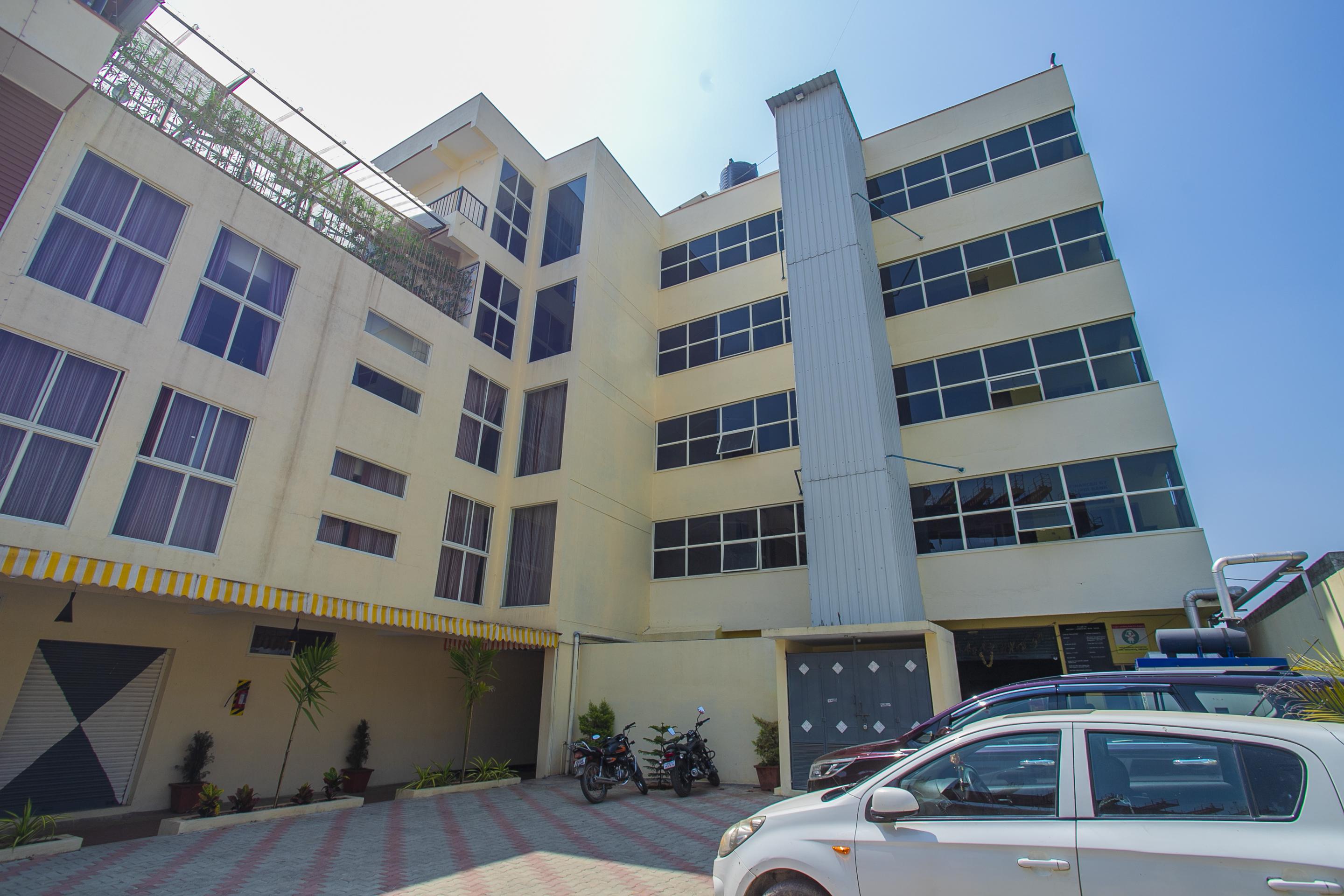 Oyo 22837 Chairmen'S Hotel Bangalore Exterior photo