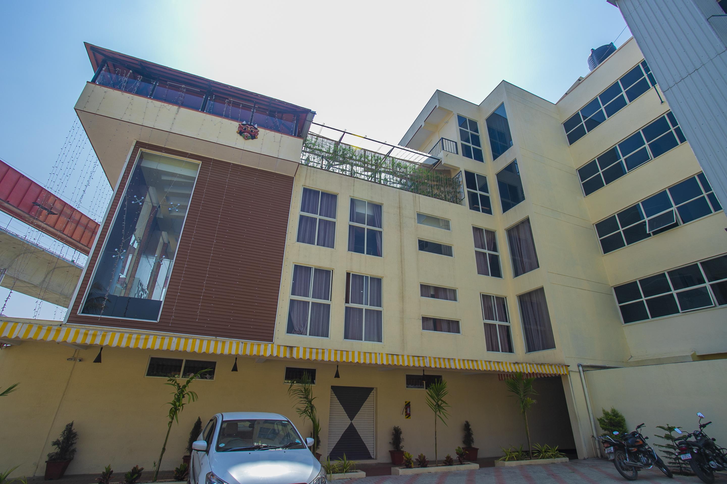 Oyo 22837 Chairmen'S Hotel Bangalore Exterior photo