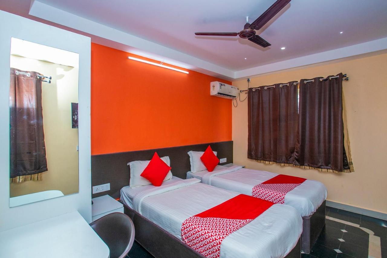 Oyo 22837 Chairmen'S Hotel Bangalore Exterior photo