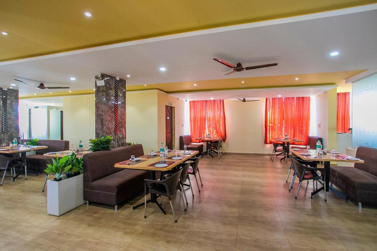 Oyo 22837 Chairmen'S Hotel Bangalore Exterior photo