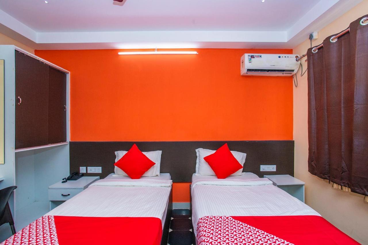 Oyo 22837 Chairmen'S Hotel Bangalore Exterior photo